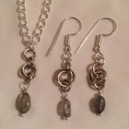 chainmaille, necklace, earrings, mobuis, labradorite