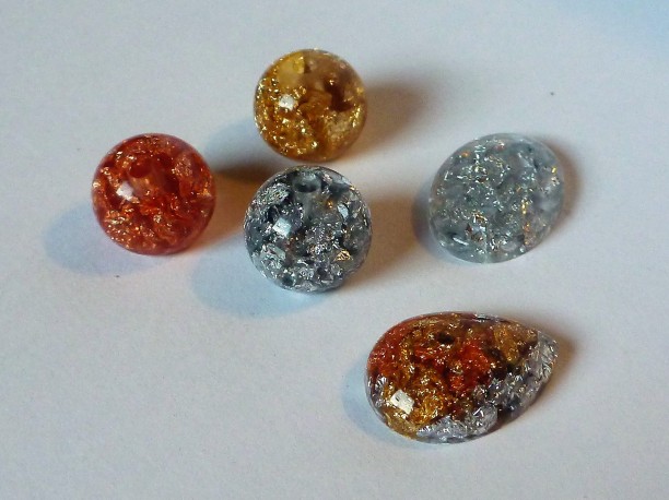 resin jewellery making, metallic flakes, silver, copper, gold, beads
